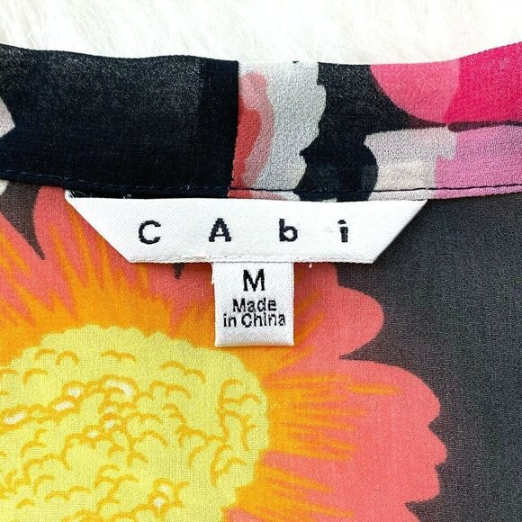 CAbi Women's Medium Tunic Top V Neck Short Sleeves Empire Waist Black Floral - Picture 3 of 4